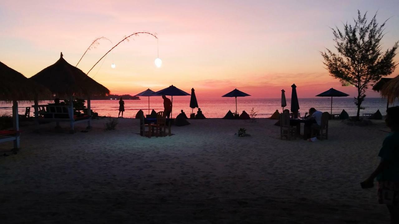 Sunset Beach Bungalow Ilhas Gili Exterior foto